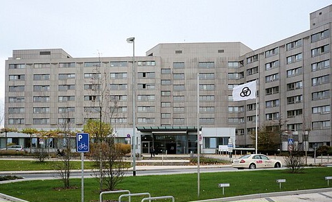 alfried-krupp-krankenhaus_haupteingang.jpg